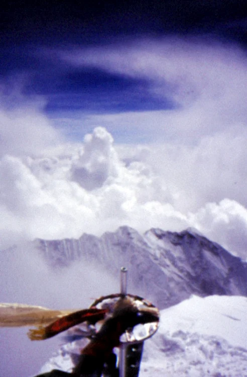 trepiedul de la cota 8848 everest jpg jpeg