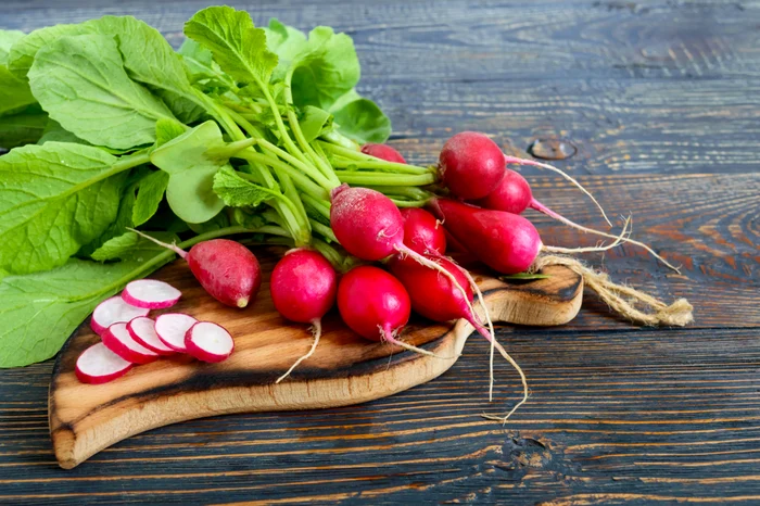 Frunzele ridichilor pot fi folosite în numeroase preparate FOTO Shutterstock