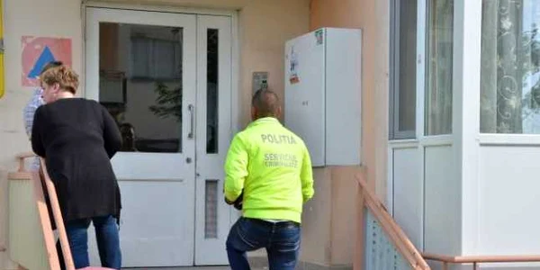 Femiea de 45 de ani a fost găsită moartă în casă 