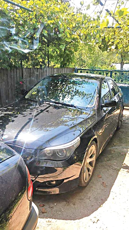 
    Ionuţ şi-a luat BMW  cu banii furaţi de  Mihaela de la tatăl ei  