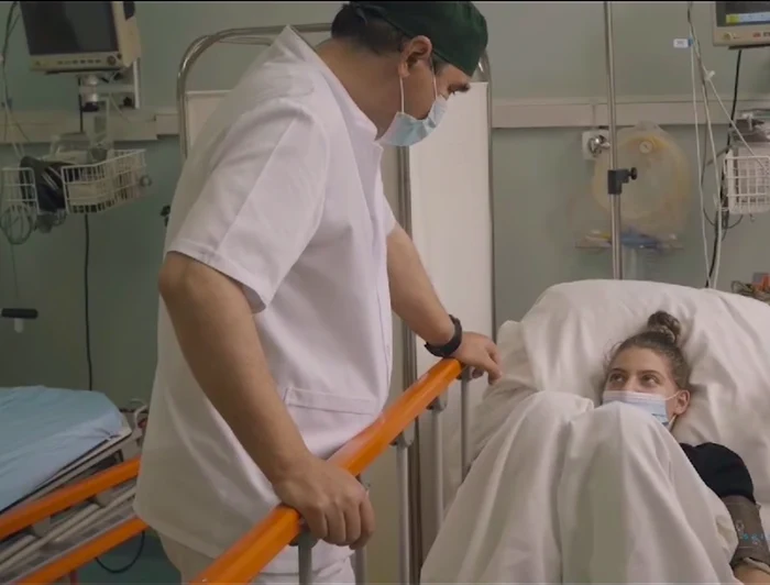 Maria Marici, pacientă, şi dr. Lucian Eva    FOTO Spitalul de Neurochirurgie din Iaşi