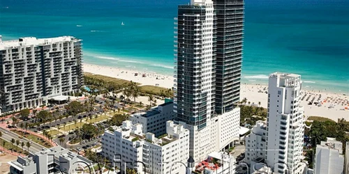Locuinţa se află situată la ultimul etaj al unui hotel din Miami