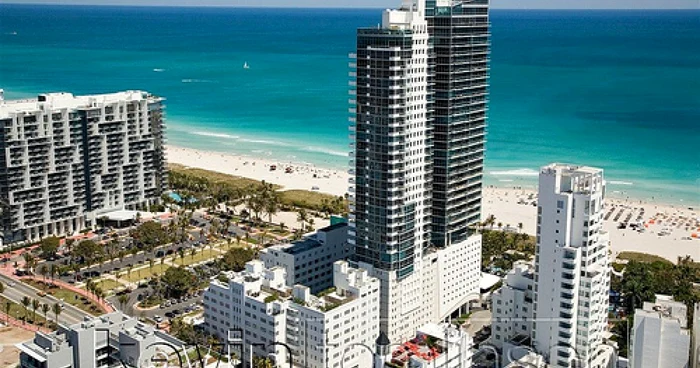 Locuinţa se află situată la ultimul etaj al unui hotel din Miami