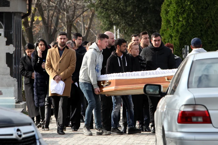 Artista și-a condus, joi, soțul pe ultimul drum