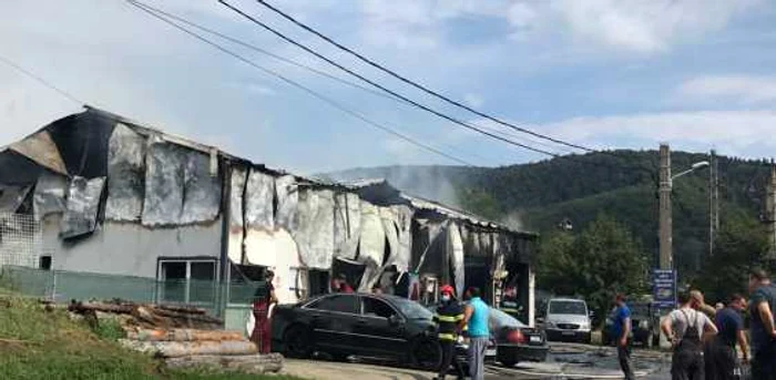 Incendiu service auto Buşteni