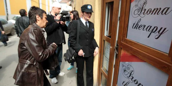 Controalele s-au desfăşurat, simultan, la toate magazinele de etnobotanice din oraş / Foto Thomas Câmpean