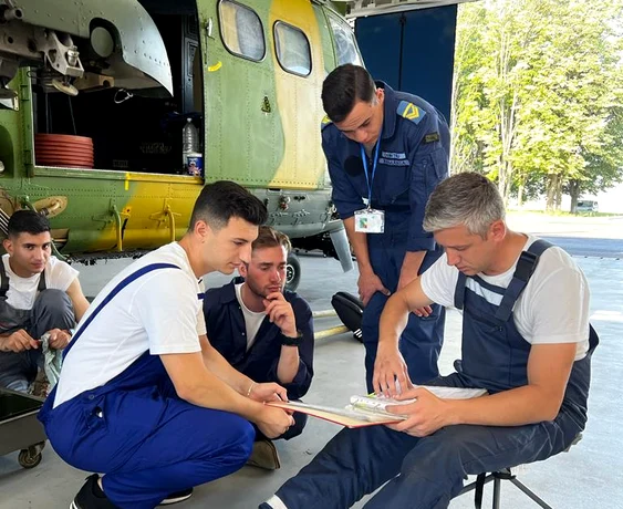 Maistrii militari dețin o serie de competențe. FOTO MApN