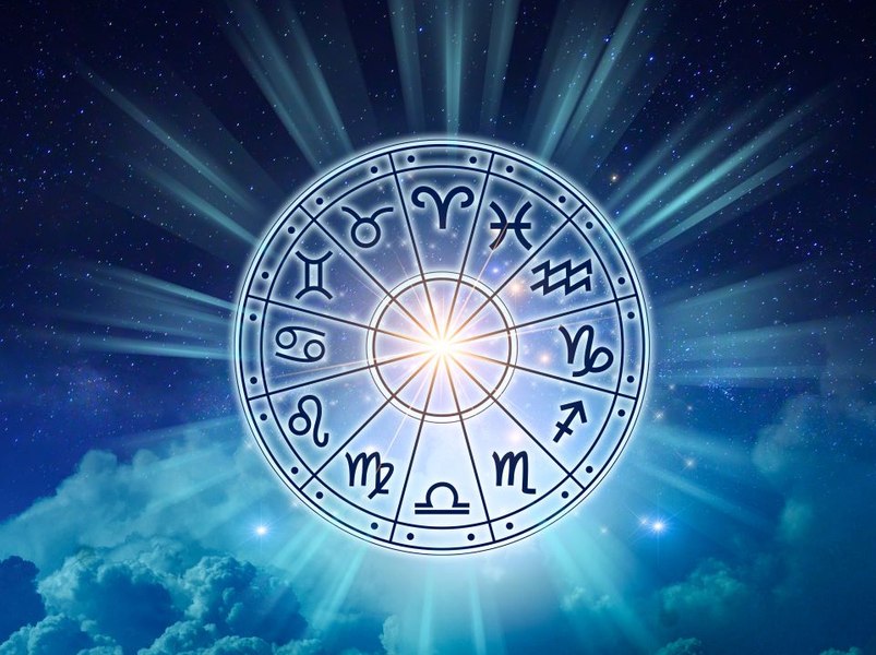 Horoscop vineri, 11 august 2023. Zodia care are o cumpănă în weekend, cine trăiește momente fericite în cuplu