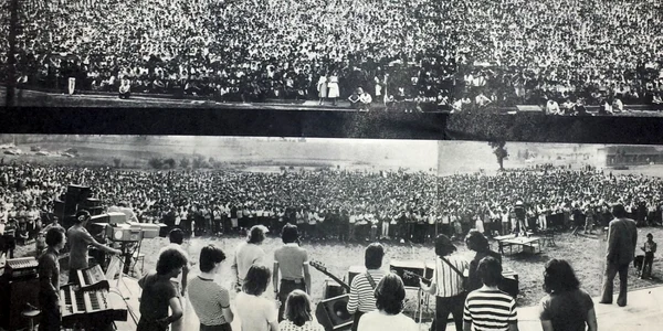 Cenaclul Flacăra FOTO Albumul Cenaclul Flacăra 1983 - Electrecord