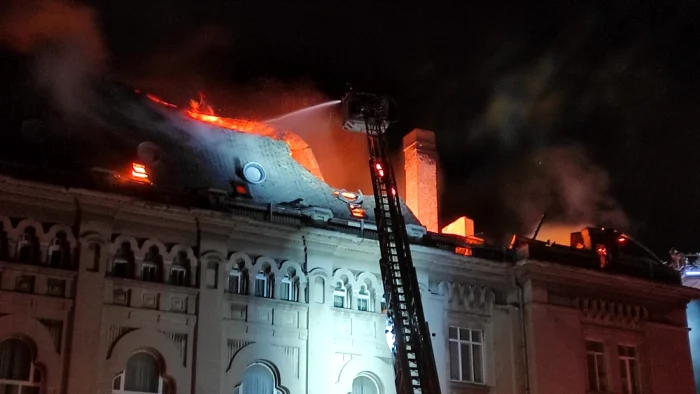 Incendiul care a distrus mansarda palatului s-a produs de la o lumânare sau candelă. Sursa ISU Const