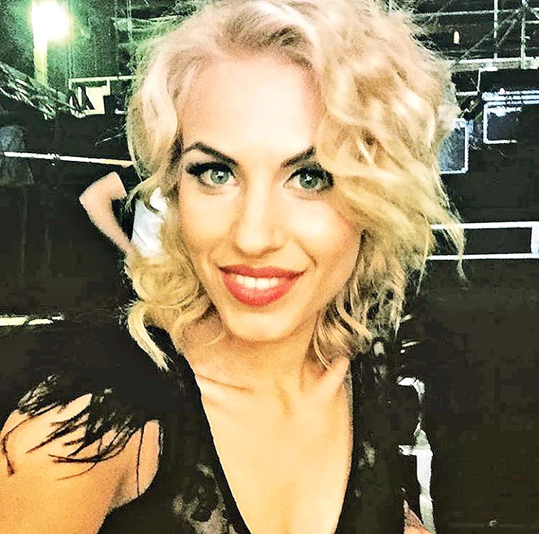 Amna este pentru prima  dată într-un astfel de show