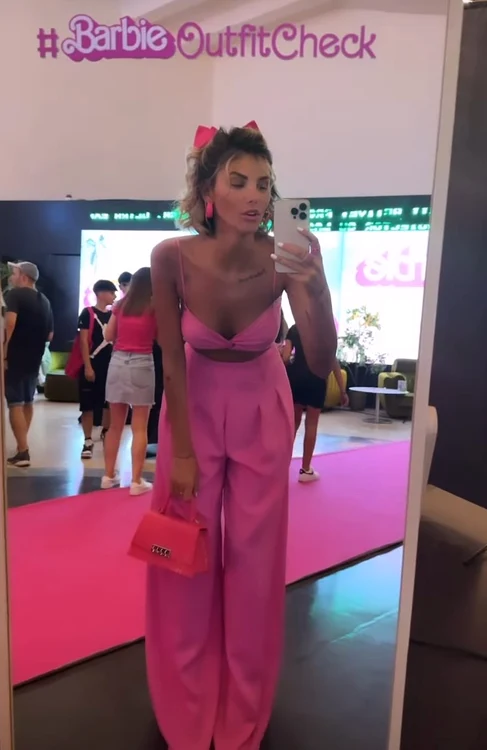 Ramona Olaru a făcut o poză în oglindă