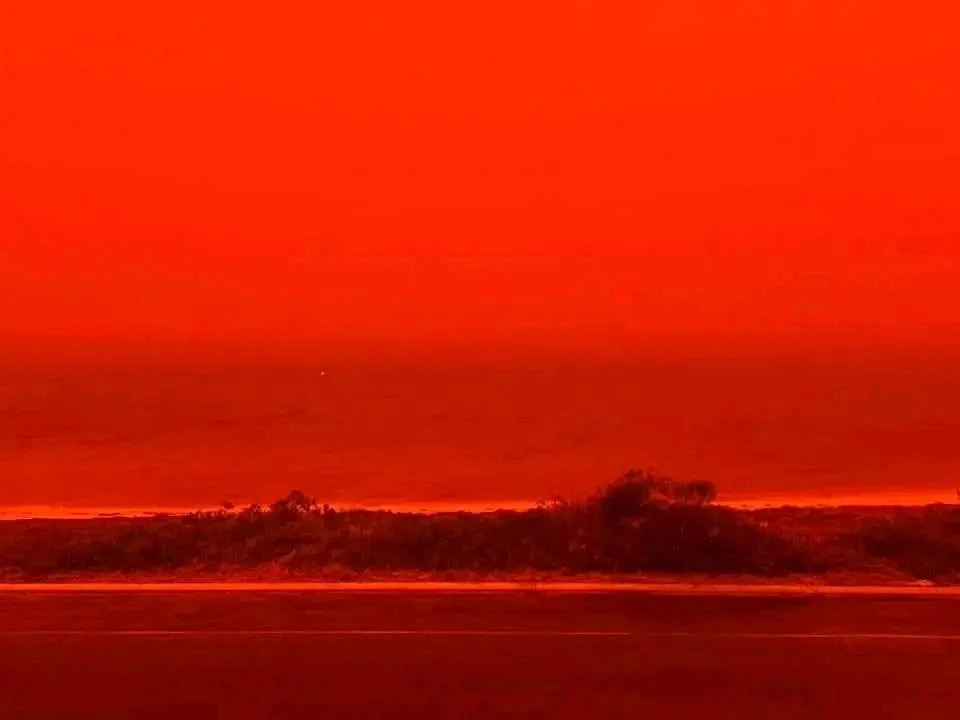 De ce s-a înroșit cerul în Australia: explicația meteorologilor pentru imaginile apocaliptice