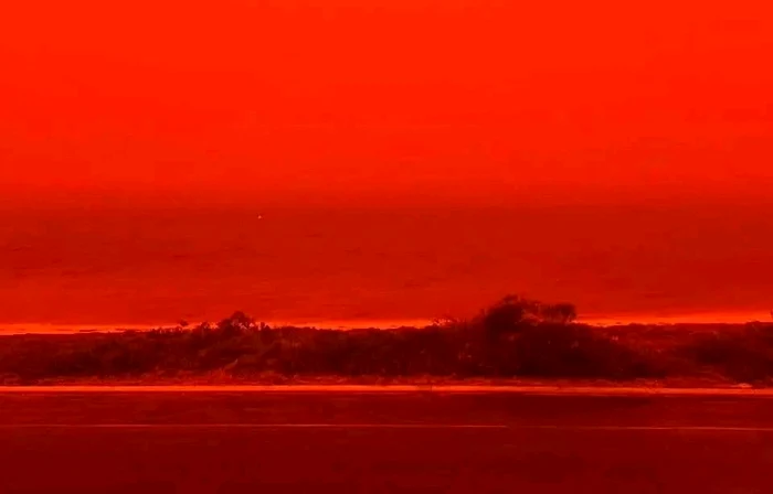 Cerul a devenit roșu în vestul Australiei FOTO X / Conversation NyxNara @NaraSenyap