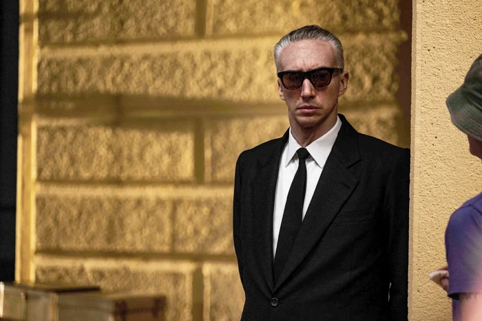 Adam Driver în rolul lui Enzo Ferrari Foto Profimedia