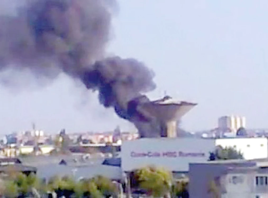 
    Incendiul  a distrus peste 20 de autoturisme  