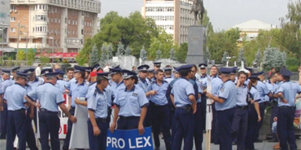 Poliţiştii de la Pro Lex au huiduit Guvernul