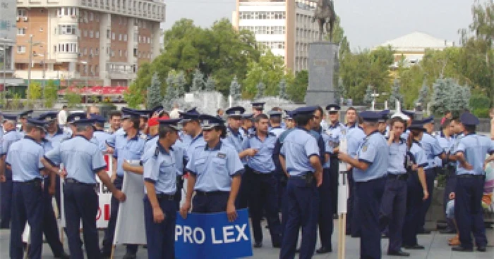 Poliţiştii de la Pro Lex au huiduit Guvernul