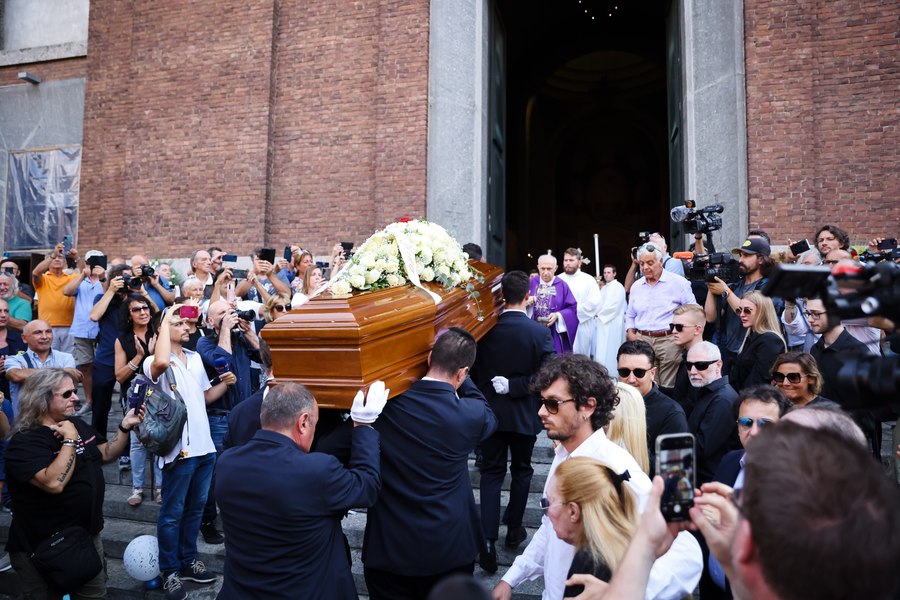 Toto Cutugno, condus pe ultimul drum. Sute de fani i-au fost alături 
