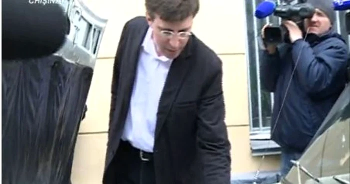 Chirtoacă a prezentat presei Lada cu care a crescut. Captură Pro TV