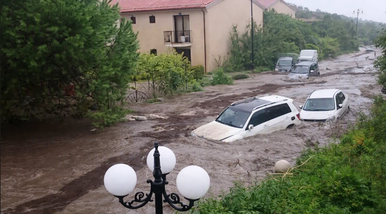Furtuni devastatoare în Bulgaria/sursă foto: social media