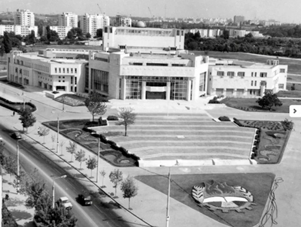 Imagine de arhivă cu Palatul pionierilor