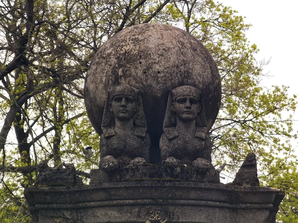 Cavoul ar fi fost proiectat după indicațiile tinerei / foto: Cimitirul Bellu