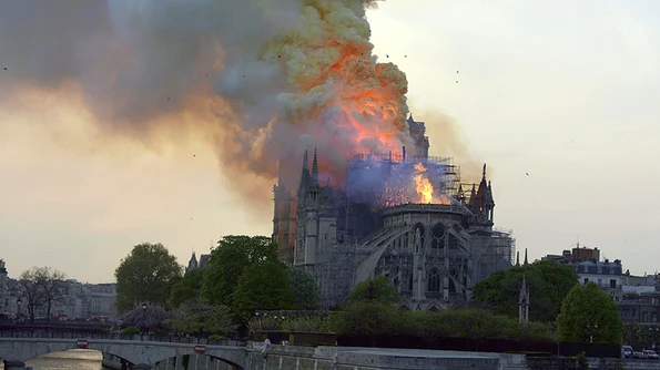 Anchetatorii francezi exclud varianta unei «mâini criminale» în incendiul de la Notre Dame  jpeg