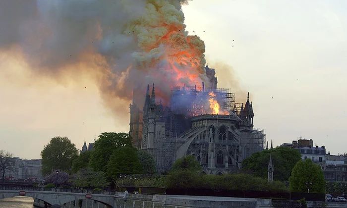 Anchetatorii francezi exclud varianta unei «mâini criminale» în incendiul de la Notre Dame jpeg