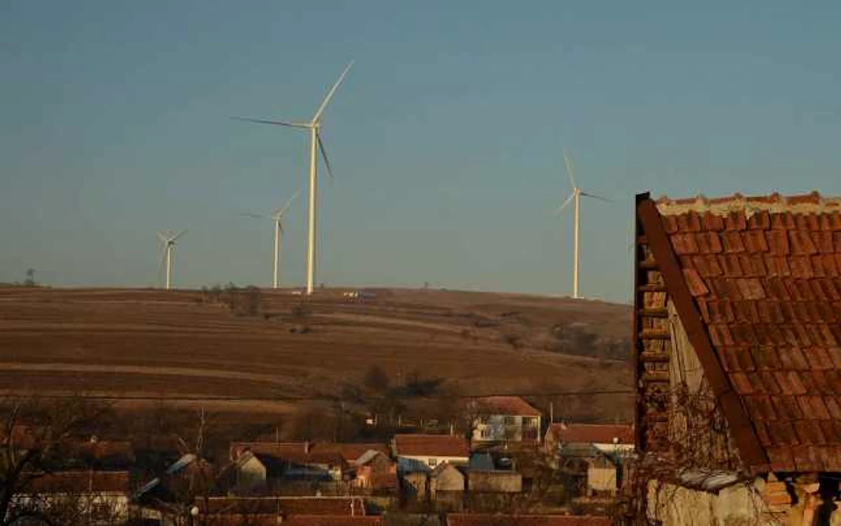 Eolienele au înconjurat satul Sfânta Elena Foto