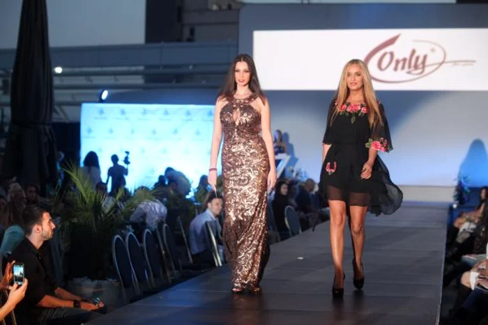 Iuliana Luciu si Tania Budi