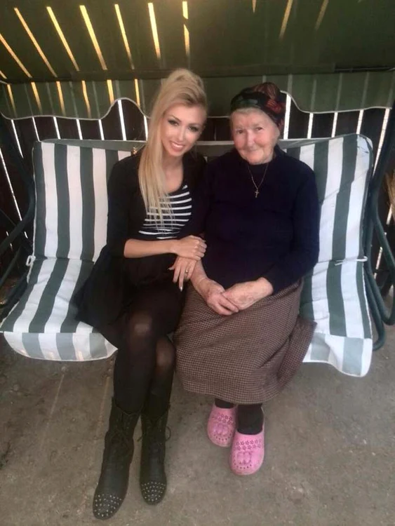 
    Andreea Bălan este foarte apropiată de bunica din partea mameiFOTO: Arhiva personală  
