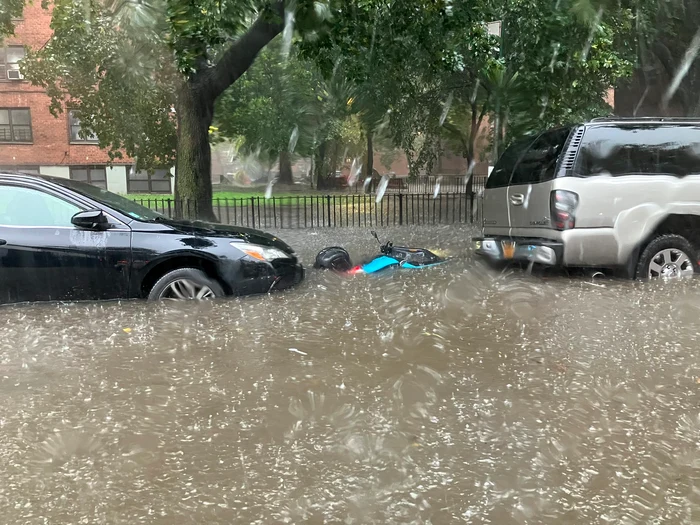 Circulația din metropola americană, grav afectată de inundații FOTO Twitter