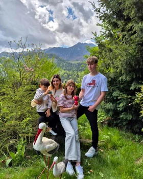 Ela Crăciun, o mămică model. Sursă: Facebook