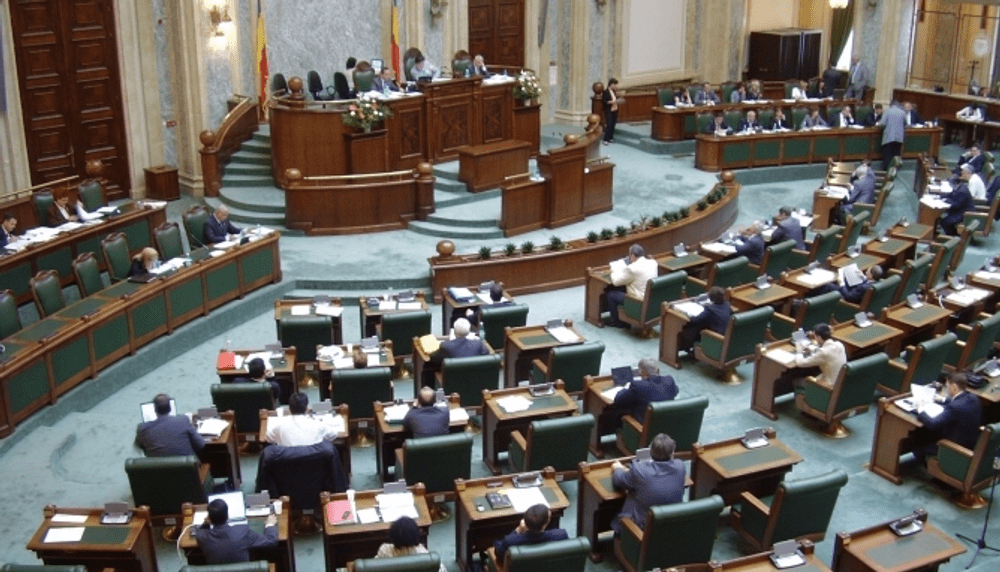 Mâna largă a Puterii. Noi beneficii pentru aleşi, magistrați şi şefii unor instituţii