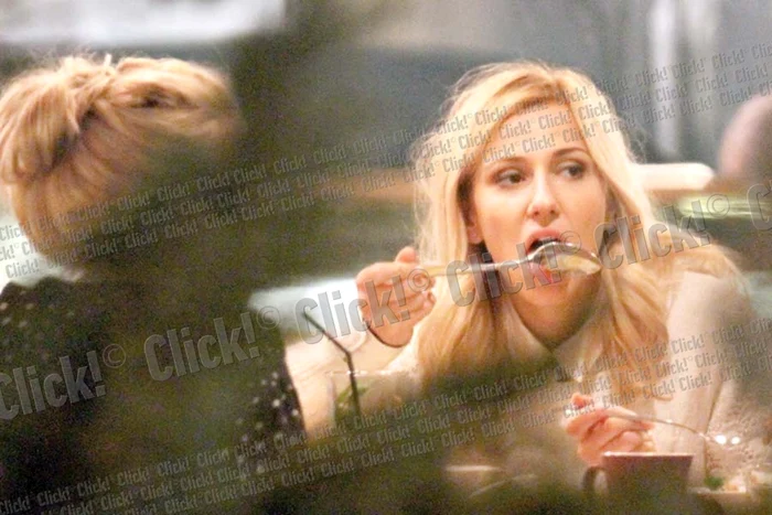 Abramburica a comandat o supă, pe care a savurat-o mai ceva ca pe un desert (FOTOGRAFII: CEZAR)