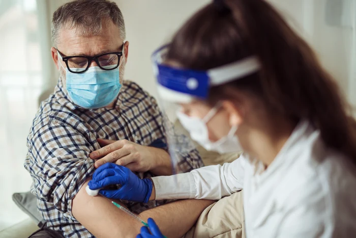 
    Administrarea dozei trei crește eficiența vaccinului la peste 70%Foto: Shutterstock  