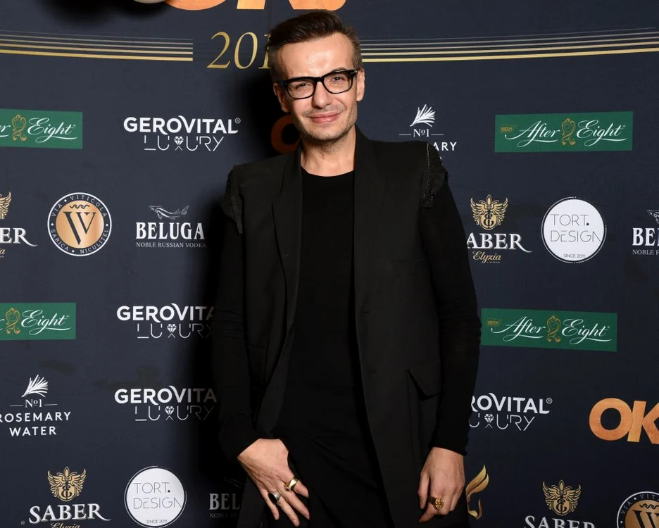 
    Răzvan Ciobanu şi medicul estetician Călin Doboş, care s-a ocupat ca designerul să arate bineFoto: arhivă personală  