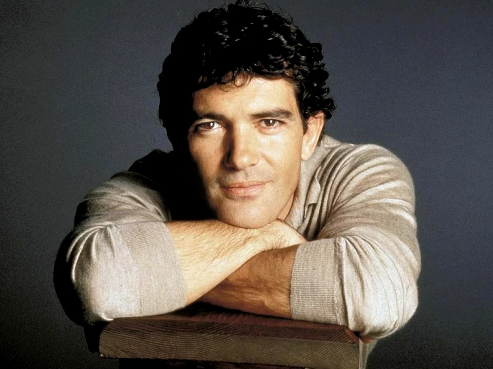Antonio Banderas îndrăgostit lulea de iubita sa de 34 de ani.foto: Cinemagia