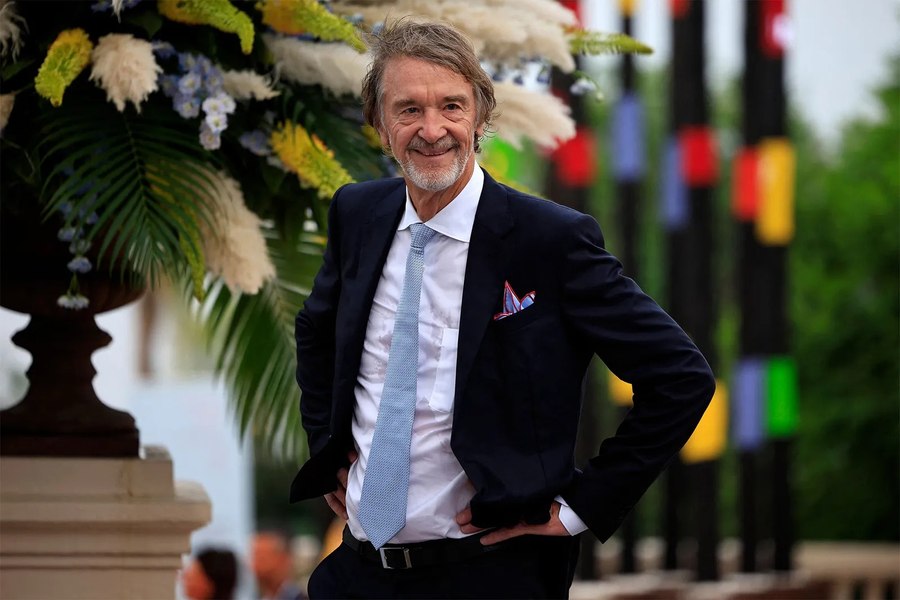 Miliardarul Jim Ratcliffe a încheiat un acord pentru a cumpăra 25% din acţiunile lui Manchester United 