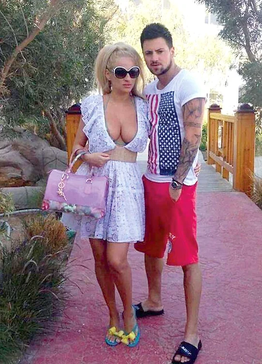 
    Solista Cristina  Spătar scoate bani  grei din buzunar  pentru a scăpa de  riduri şi de celulită  