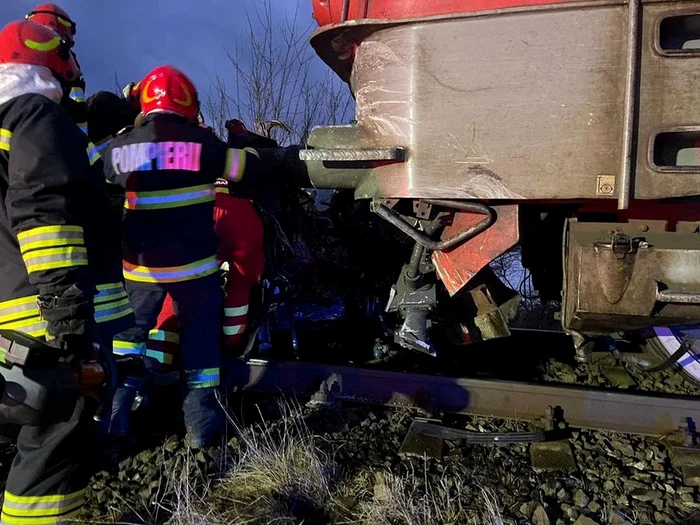 Doi tineri au murit în urma impactului / foto: ISU Bacău