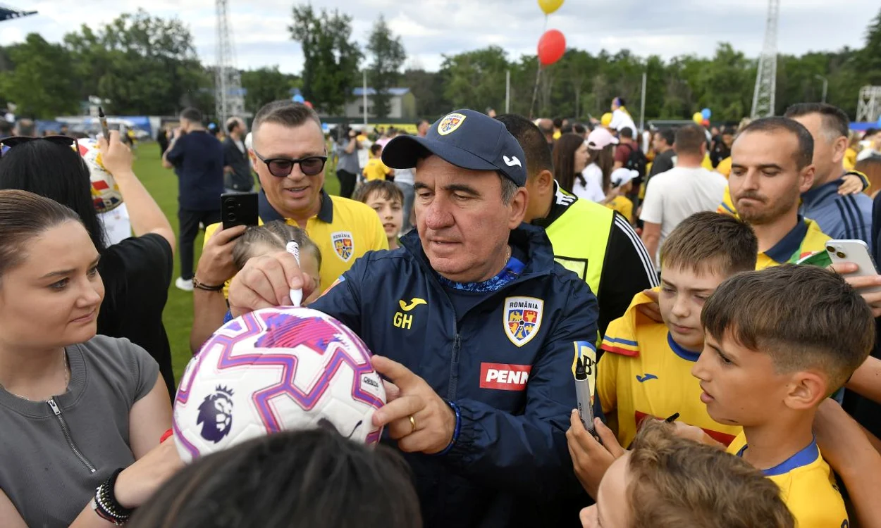 Hagi a acordat autografe la Mogoșoaia (FOTO: Sportpictures)