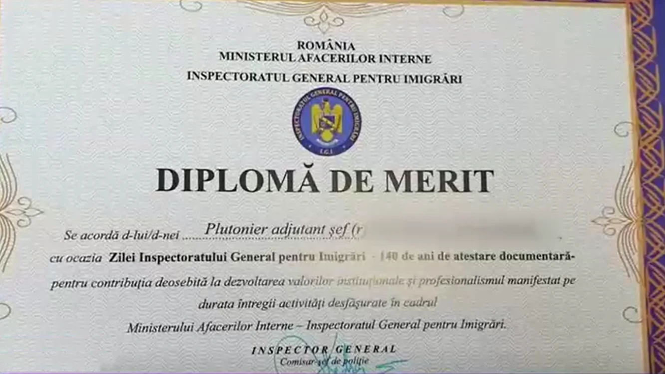 Un poliţist arestat a primit o diplomă de merit