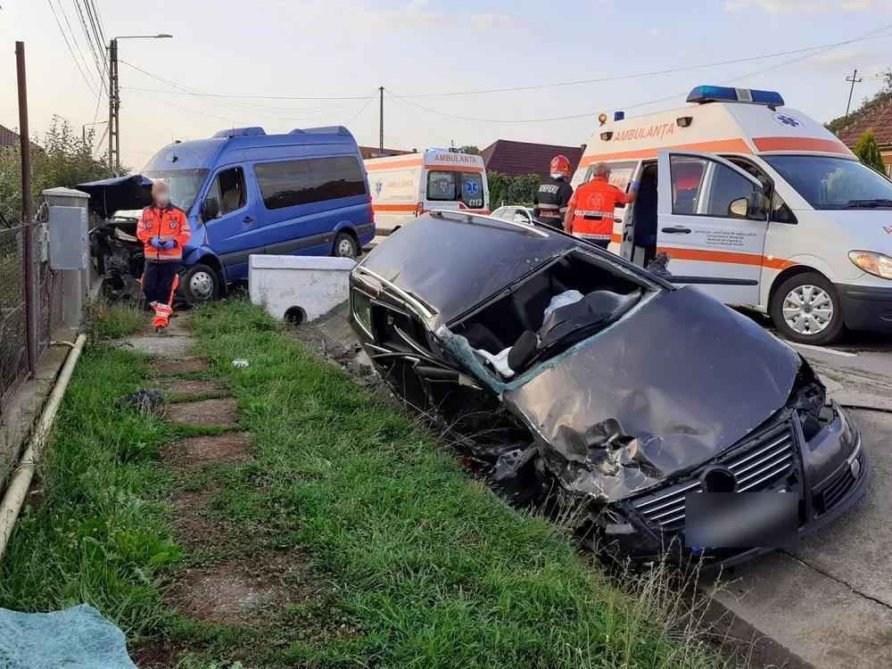 
    Două maşini şi o dubă implicate într-un accident produs în ClujFoto: observatornews.ro  