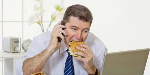 Grăsimile din alimentaţie dereglează funcţiile hepatice şi stimulează indirect sinteza noului colesterol