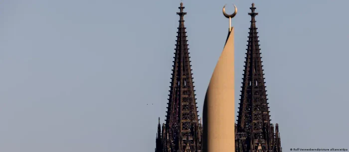 Domul din Köln şi Moscheea Centrală a DITIB (cea mai mare organizaţie musulmană din Germania)