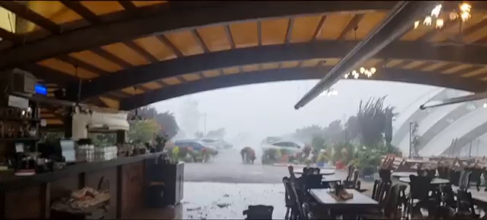  Prăpăd în județul Arad: Cum a distrus vijelia terasa unui han VIDEO 
