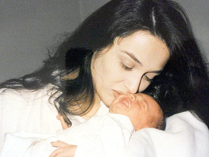 Anca Ţurcaşiu are  un băiat, Radu, în  vârstă de 16 ani,  născut pe 1 martie