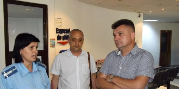 omul de afaceri tănase stângă şi jandarmi FOTO Alexandra Georgescu 